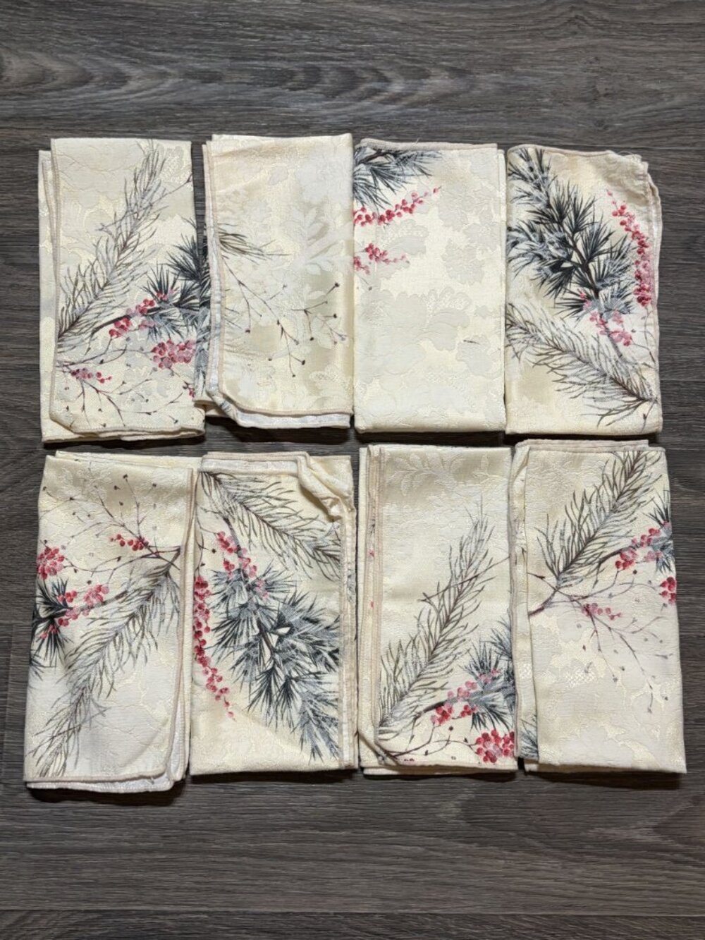 Set of 8 Wilton Court Designs Winter Pine Berries Blend Napkins 19 X 19 Holiday
